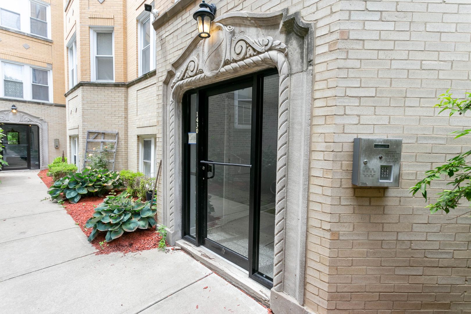 1430 N Maplewood Avenue #402 — Chicago, IL 60622