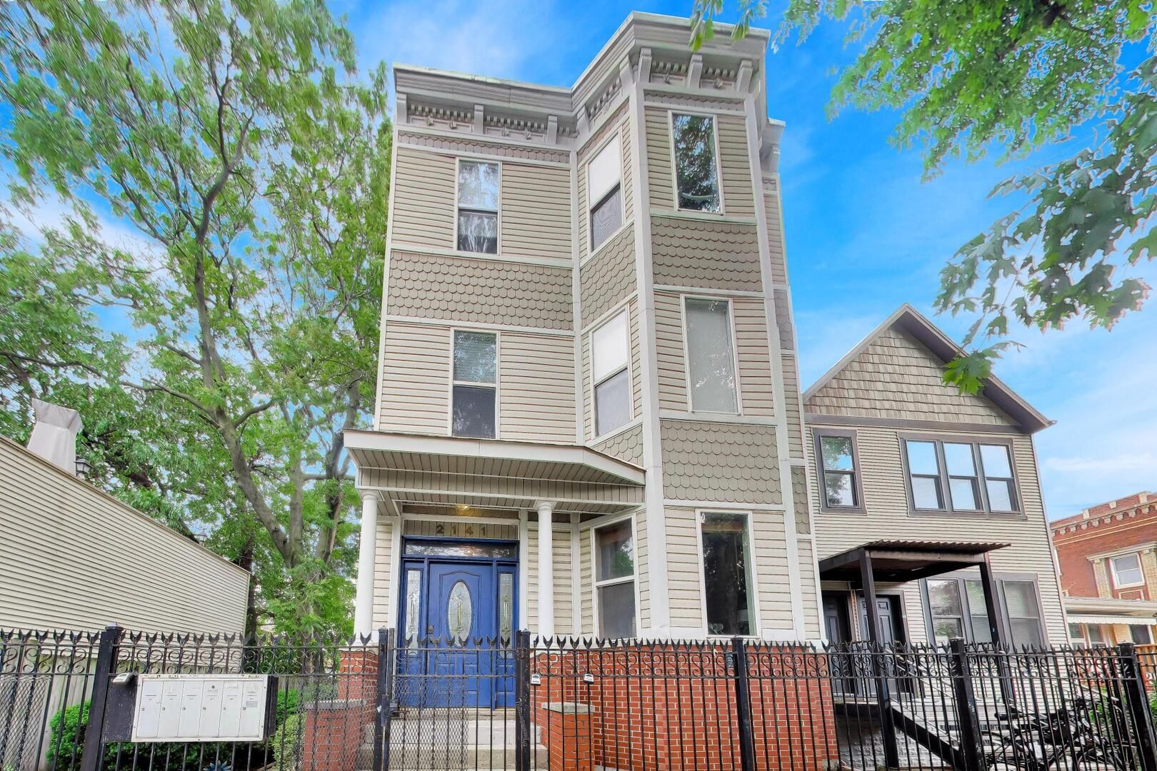 2141 N Point Street #1F — Chicago, IL 60647