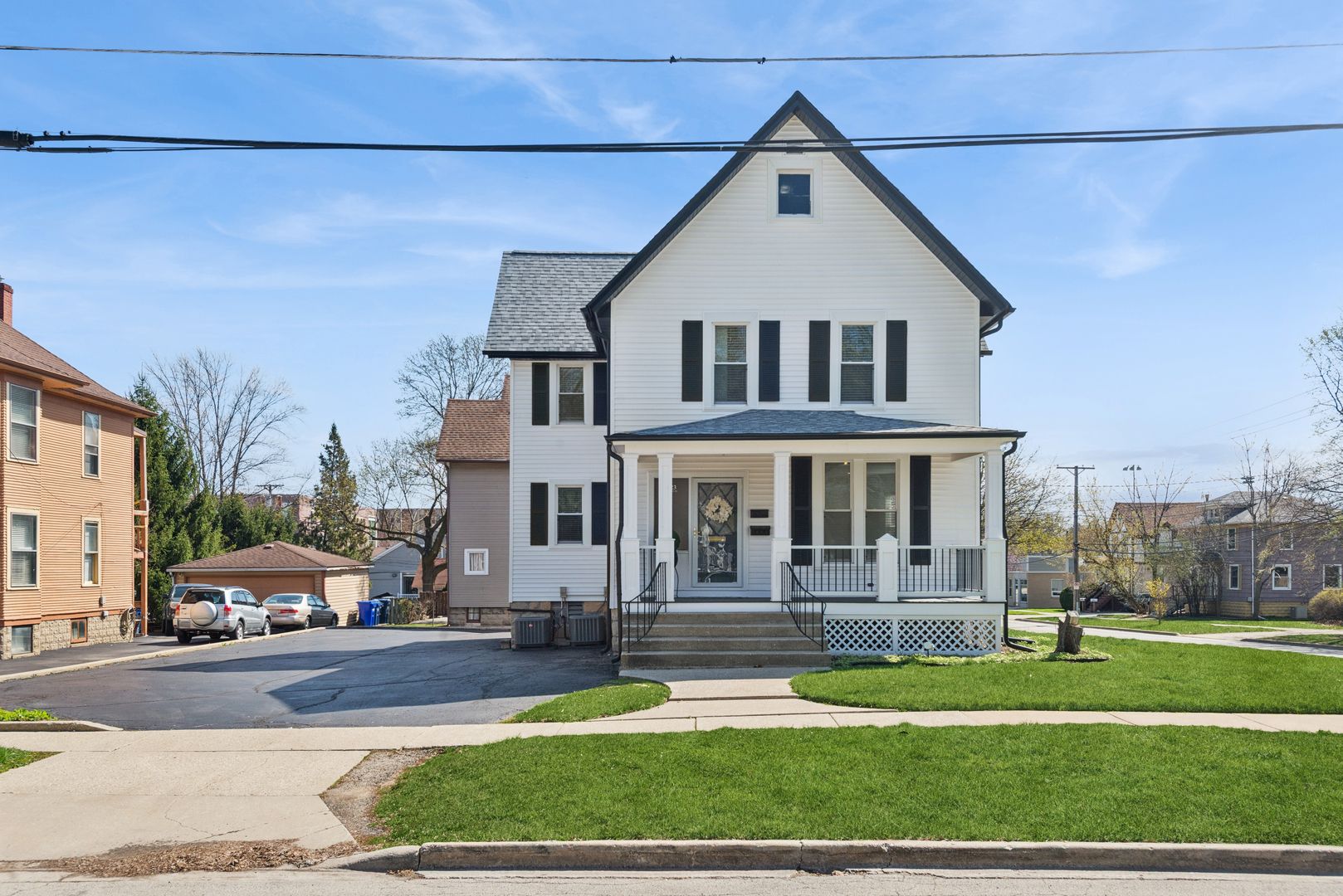 323 S Hale Street — Wheaton, IL 60187