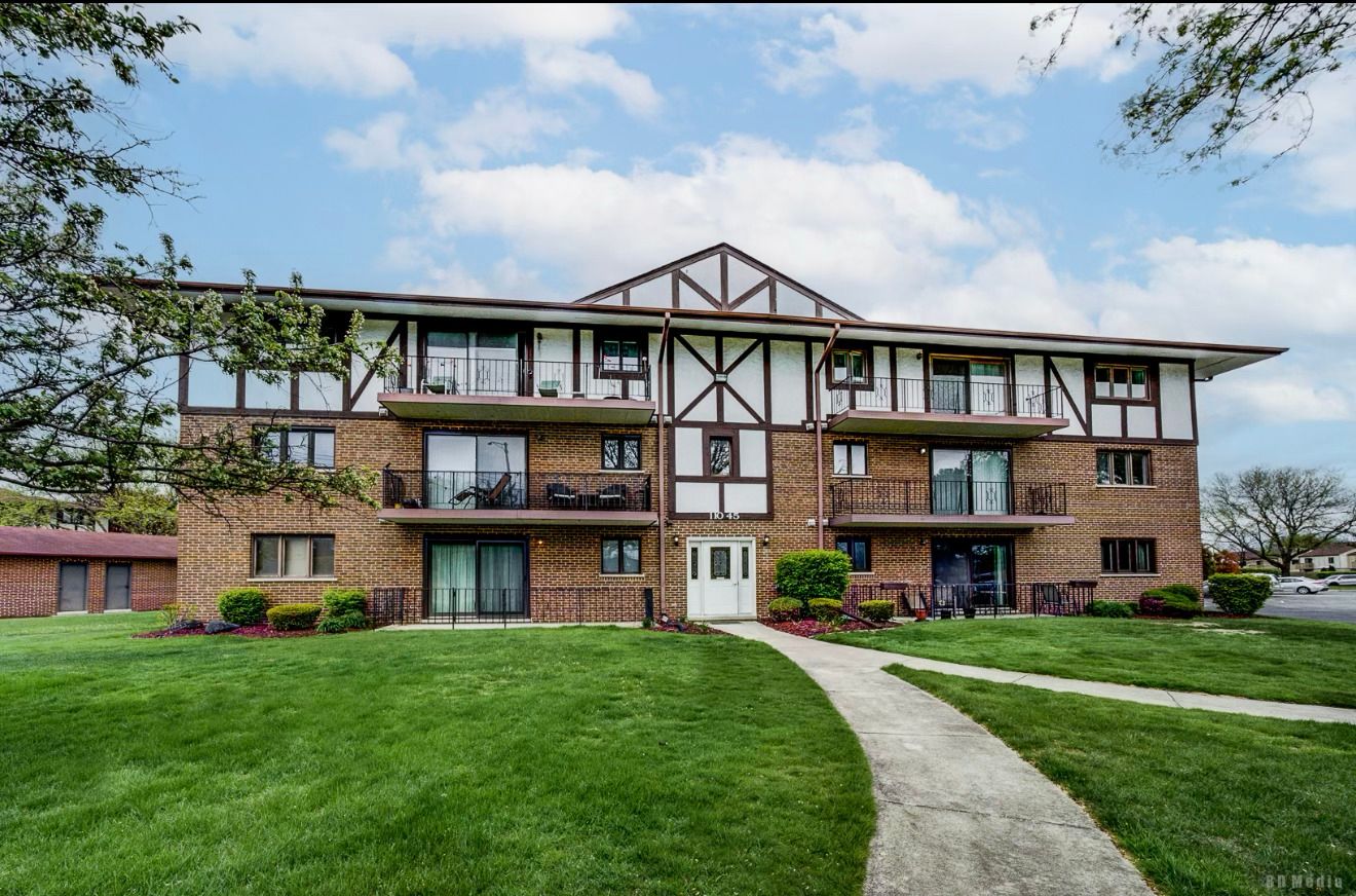 11045 S Theresa Circle #2B — Palos Hills, IL 60465