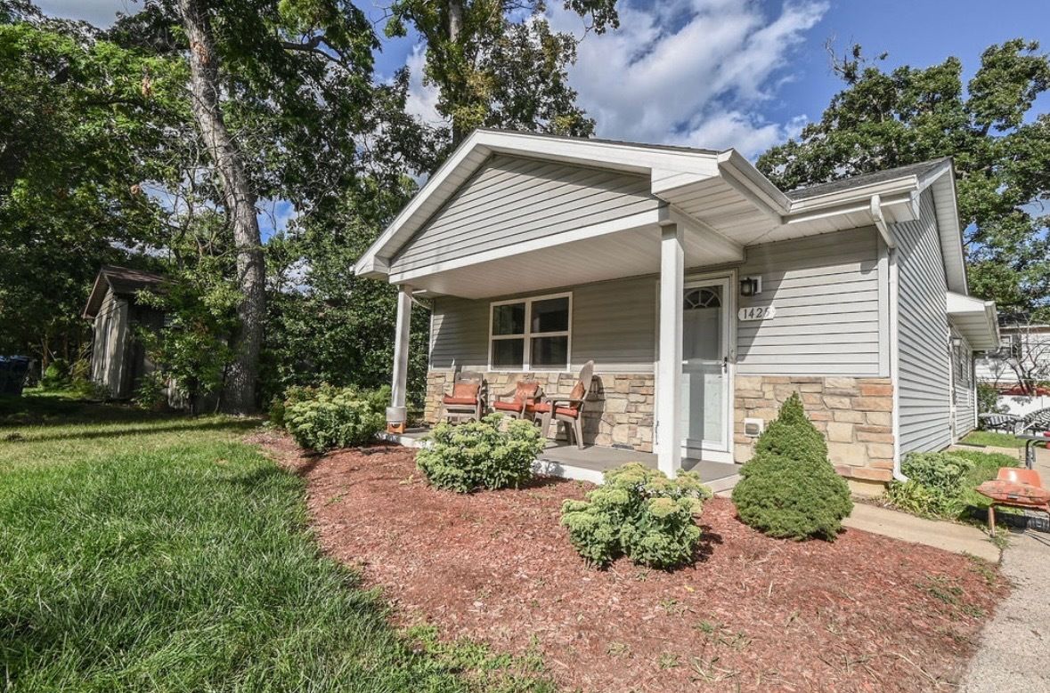 1425 N Mcaree Road — Waukegan, IL 60085