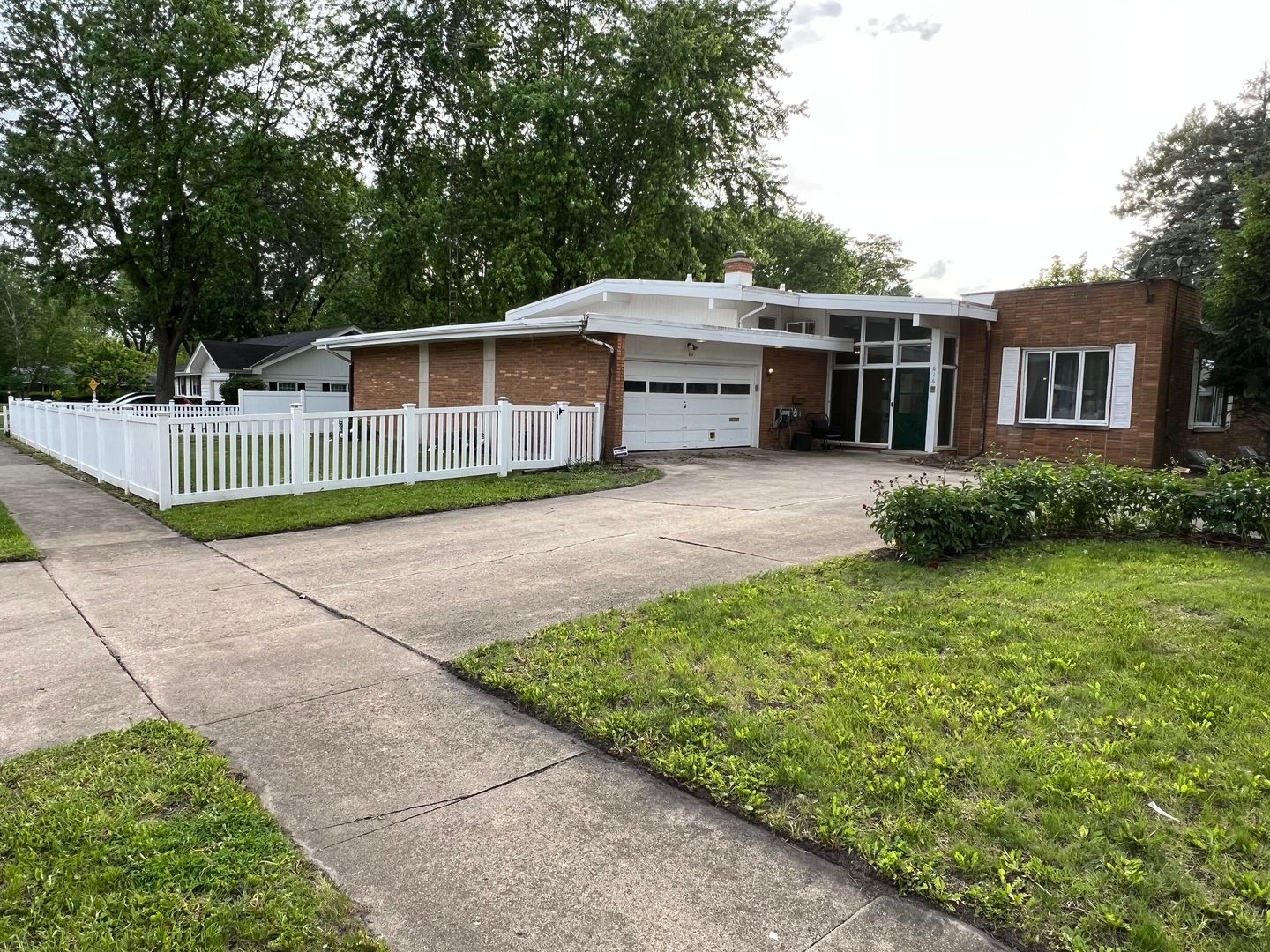 616 Seneca Drive — Aurora, IL 60506
