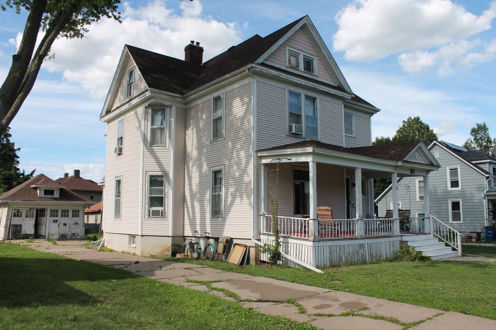 115 E Court Street — Cambridge, IL 61238