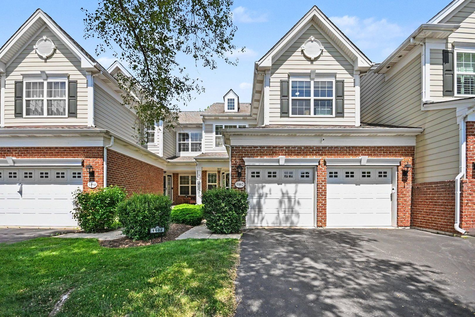 1102 Iron Horse Court — Elgin, IL 60124