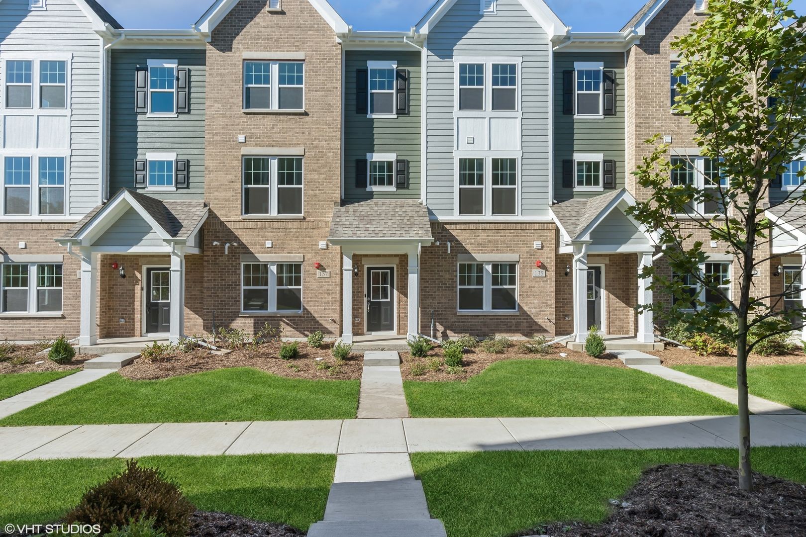 137 Yorktown Court — Libertyville, IL 60048