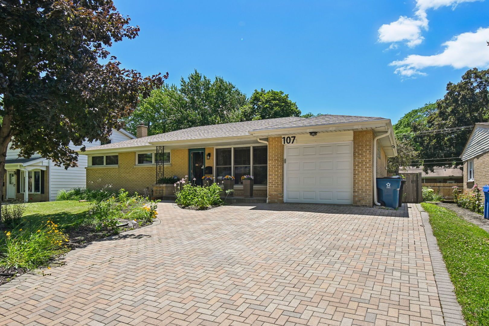 107 W Orchard Place — Mount Prospect, IL 60056