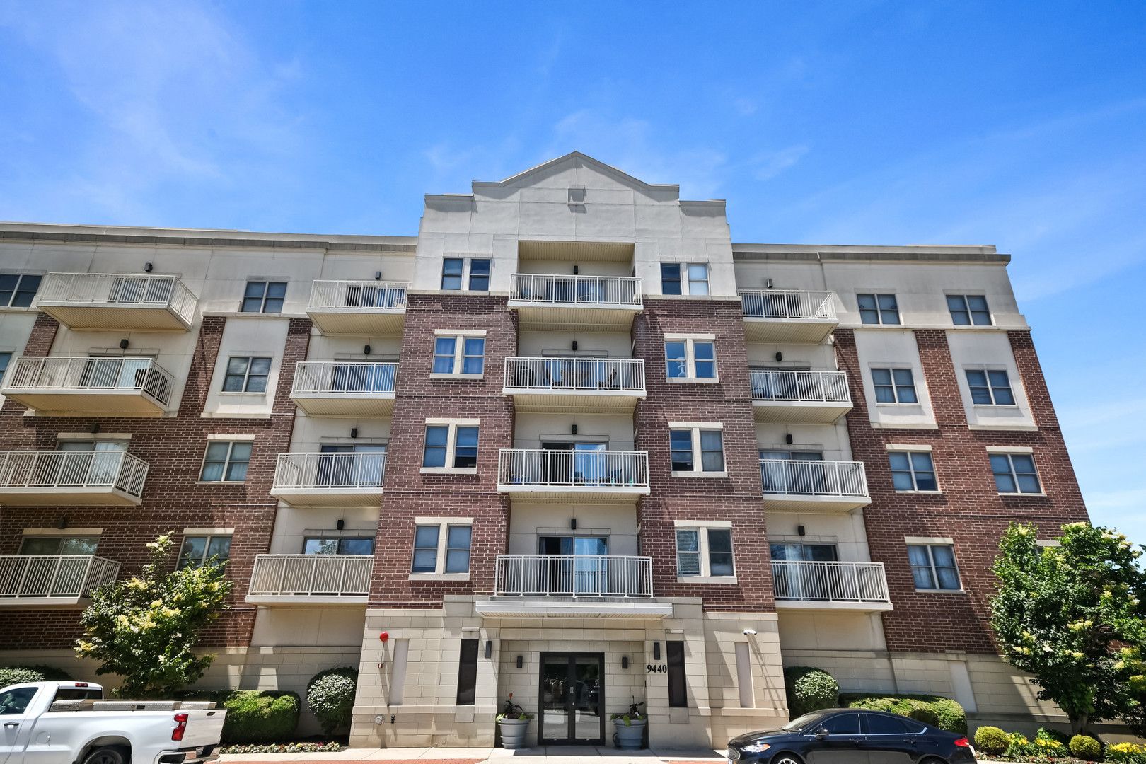 9440 S 51st Avenue #211 — Oak Lawn, IL 60453