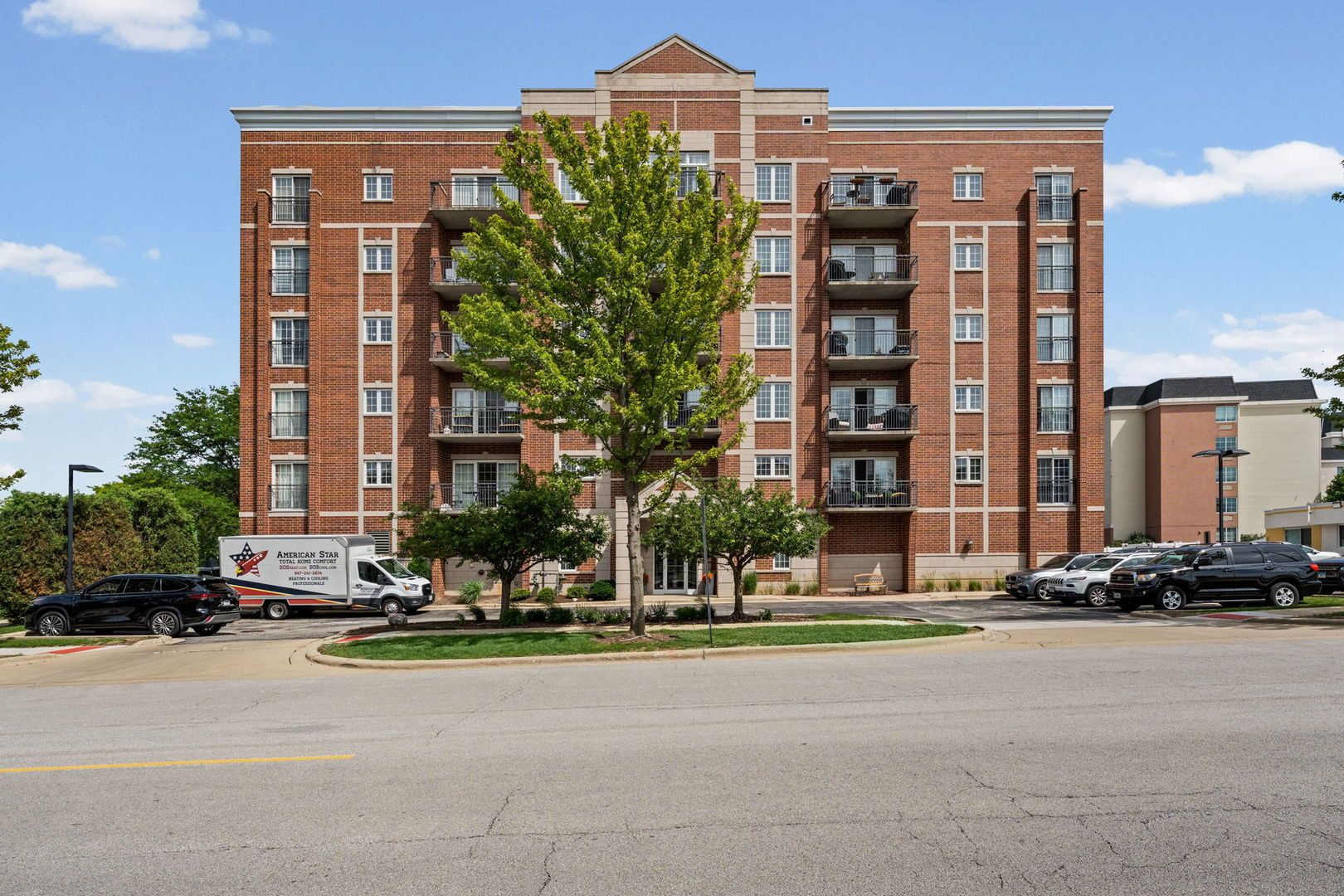 405 S Creekside Drive #404 — Palatine, IL 60074