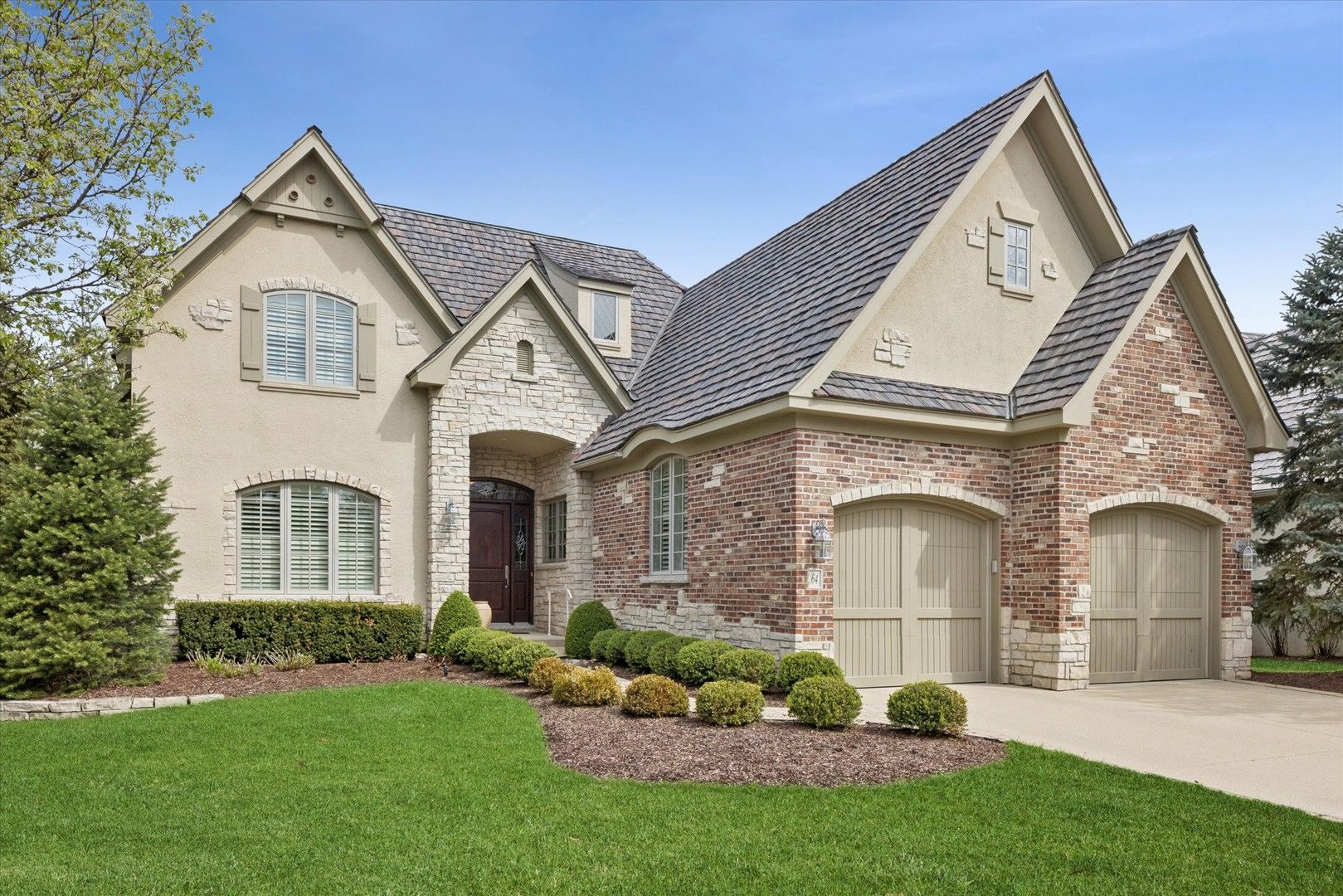 64 Forest Gate Circle — Oak Brook, IL 60523