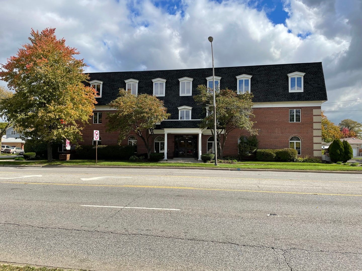 9401 S Pulaski Road #1S — Evergreen Park, IL 60805
