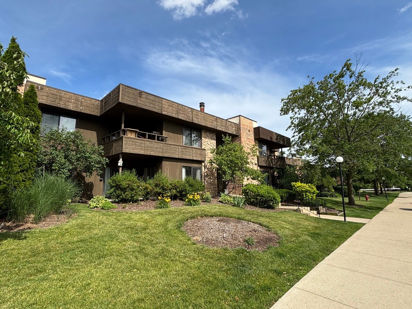 1365 N Sterling Avenue #208B — Palatine, IL 60067