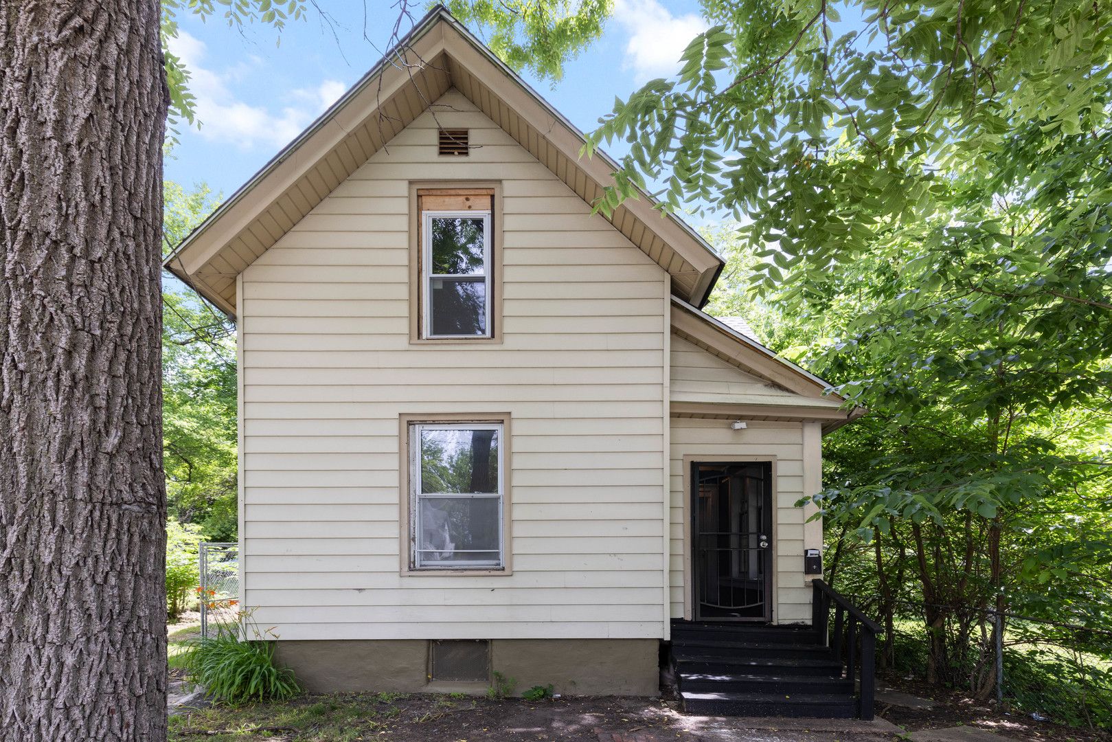 1029 Woodlawn Avenue — Rockford, IL 61103