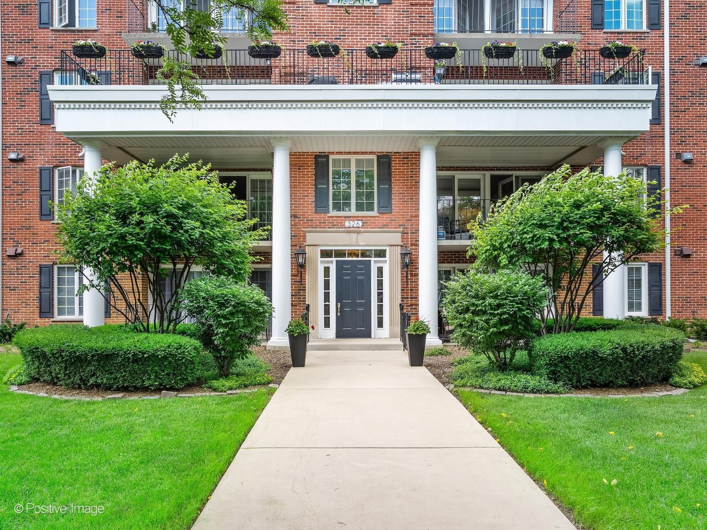 326 Park Avenue #2 — Clarendon Hills, IL 60514