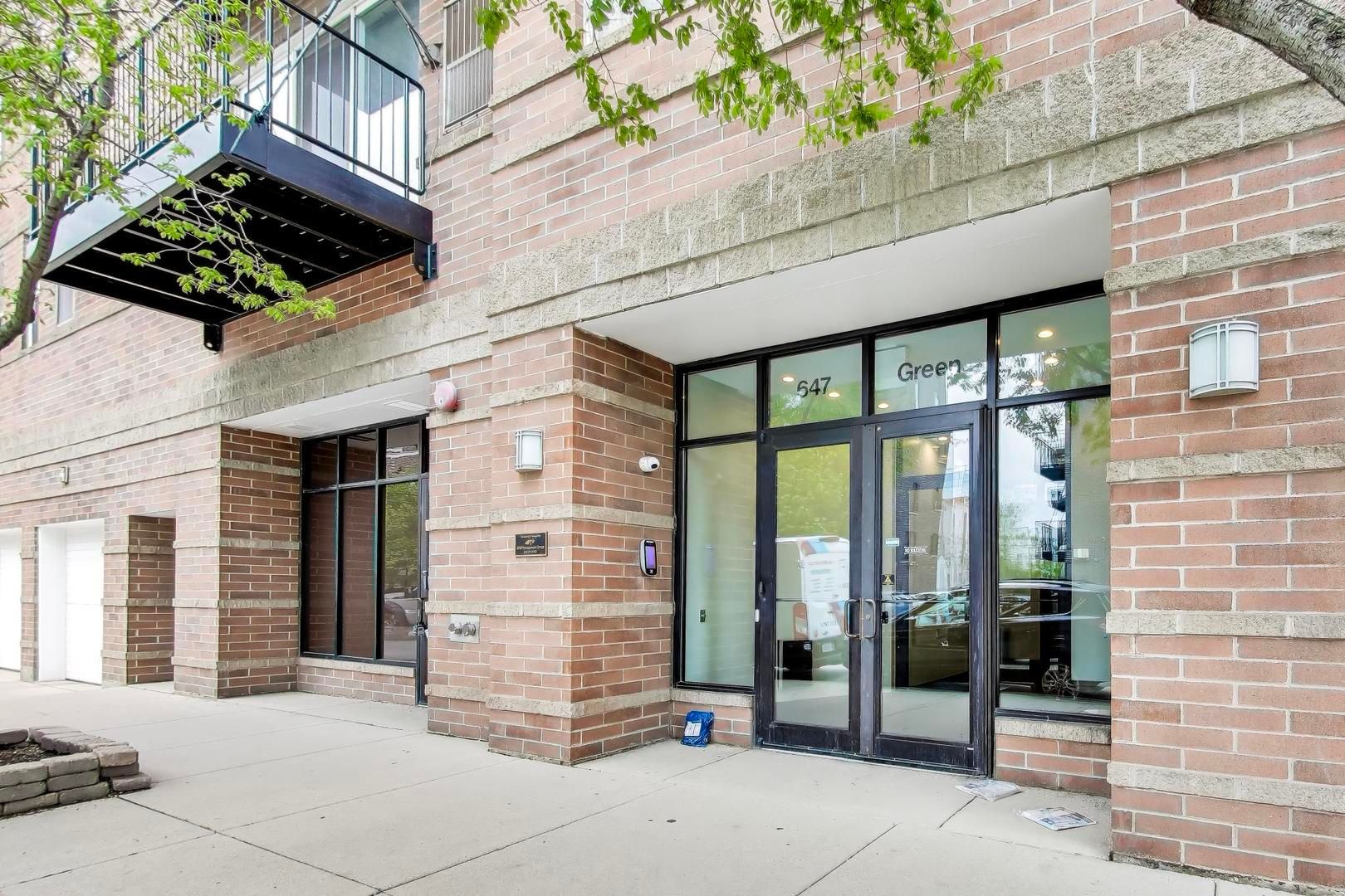 647 N Green Street #301 — Chicago, IL 60642