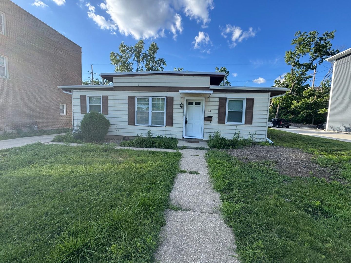 28 W Willow Street — Lombard, IL 60148