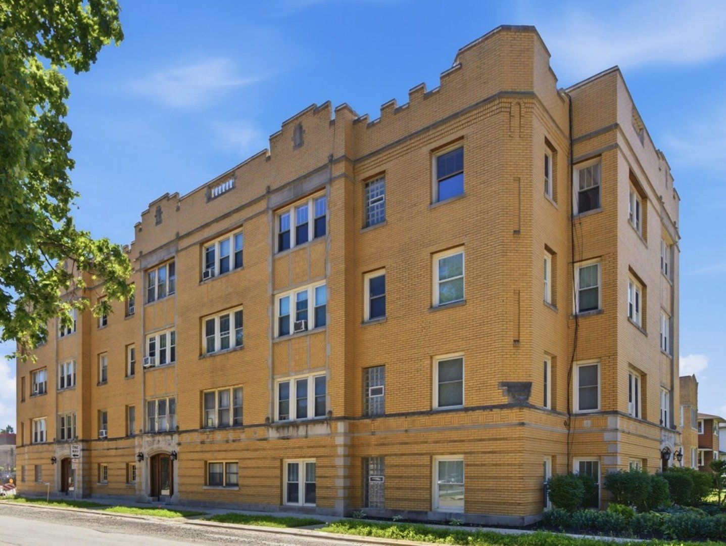 600 ELGIN Avenue #3B — Forest Park, IL 60130