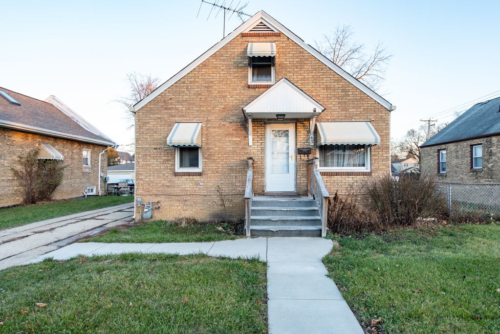 49 S Lewis Avenue — Waukegan, IL 60085