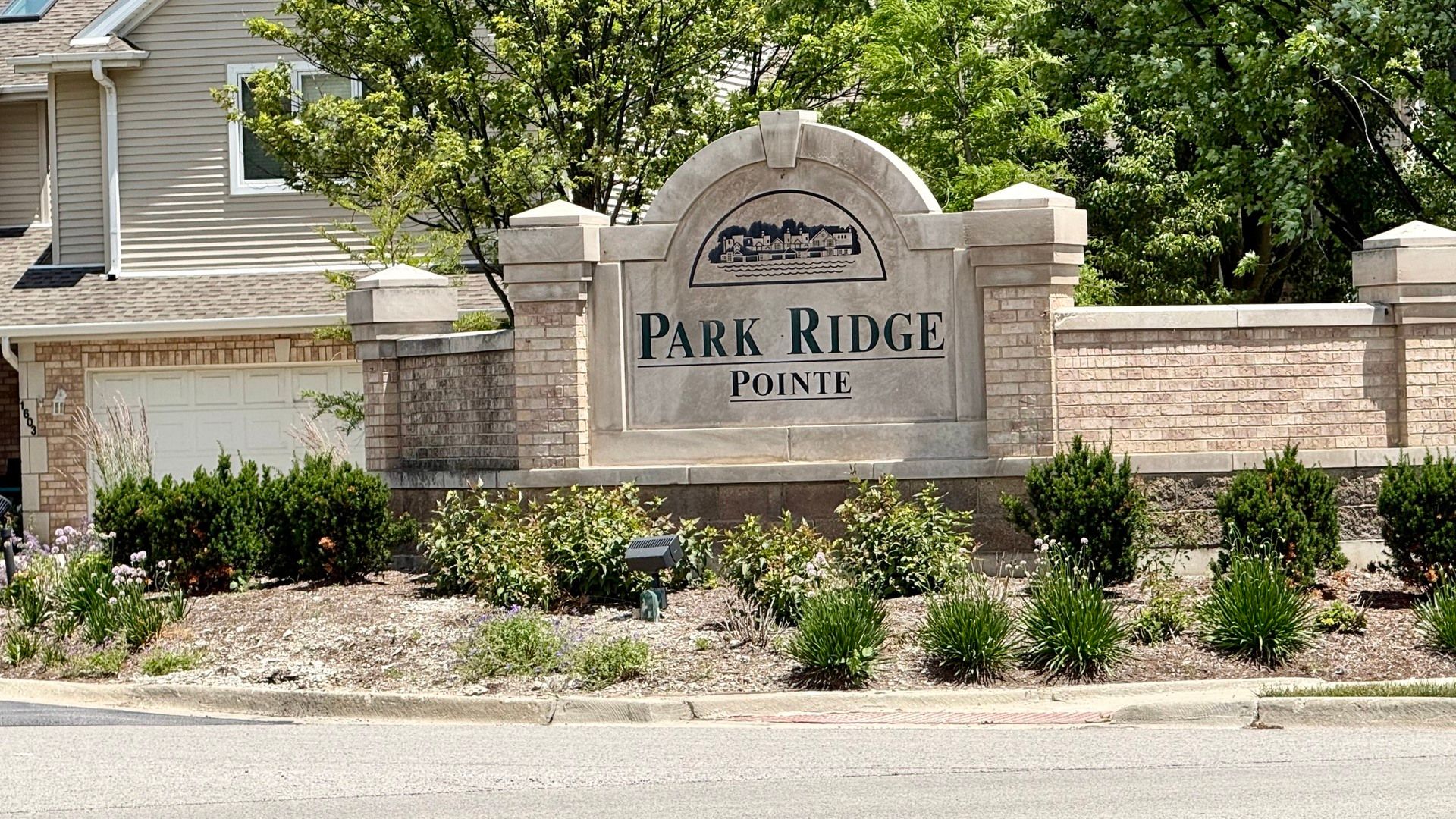 1761 Pavilion Way #301 — Park Ridge, IL 60068