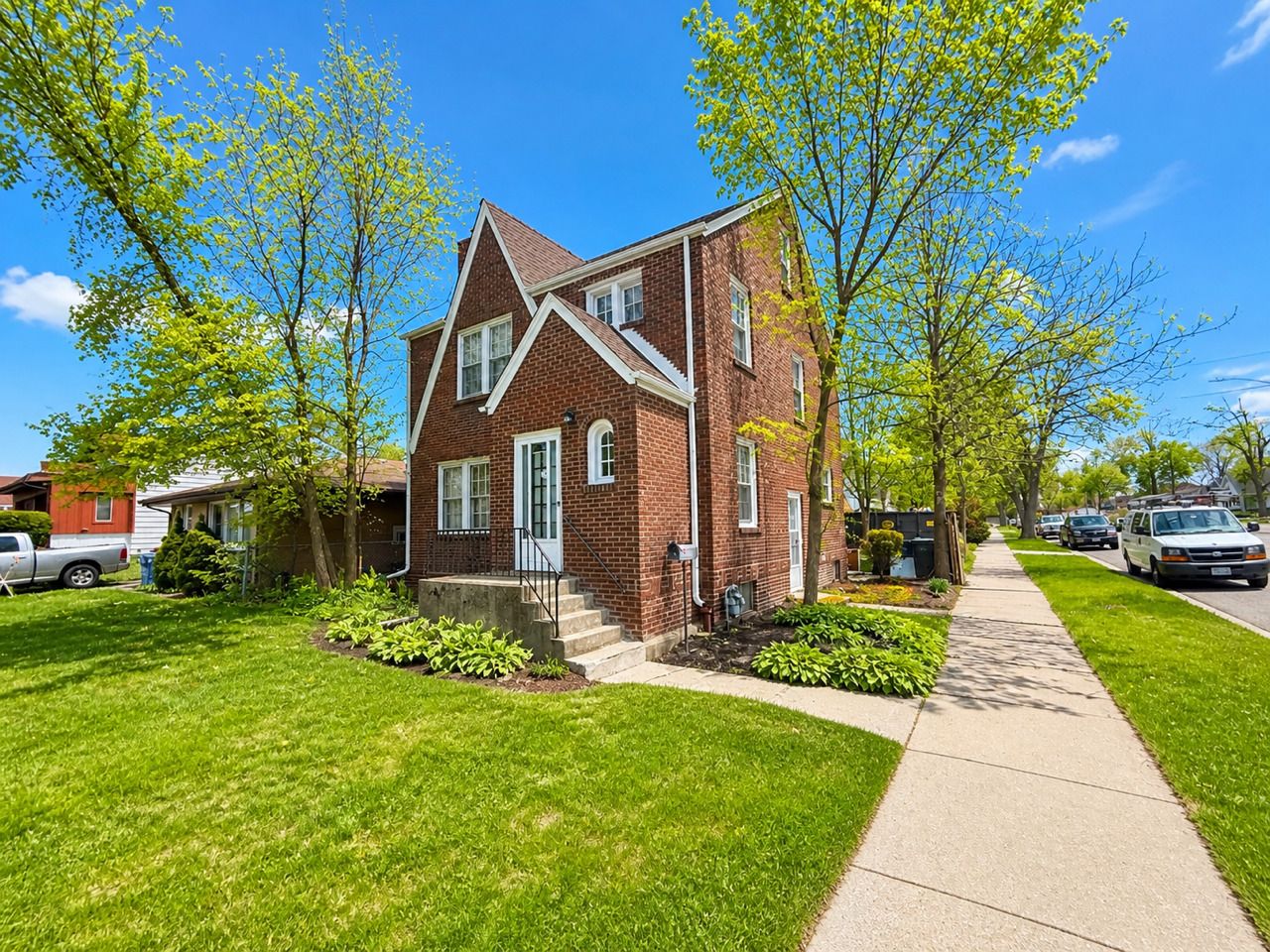 1527 Brookside Avenue — Waukegan, IL 60085