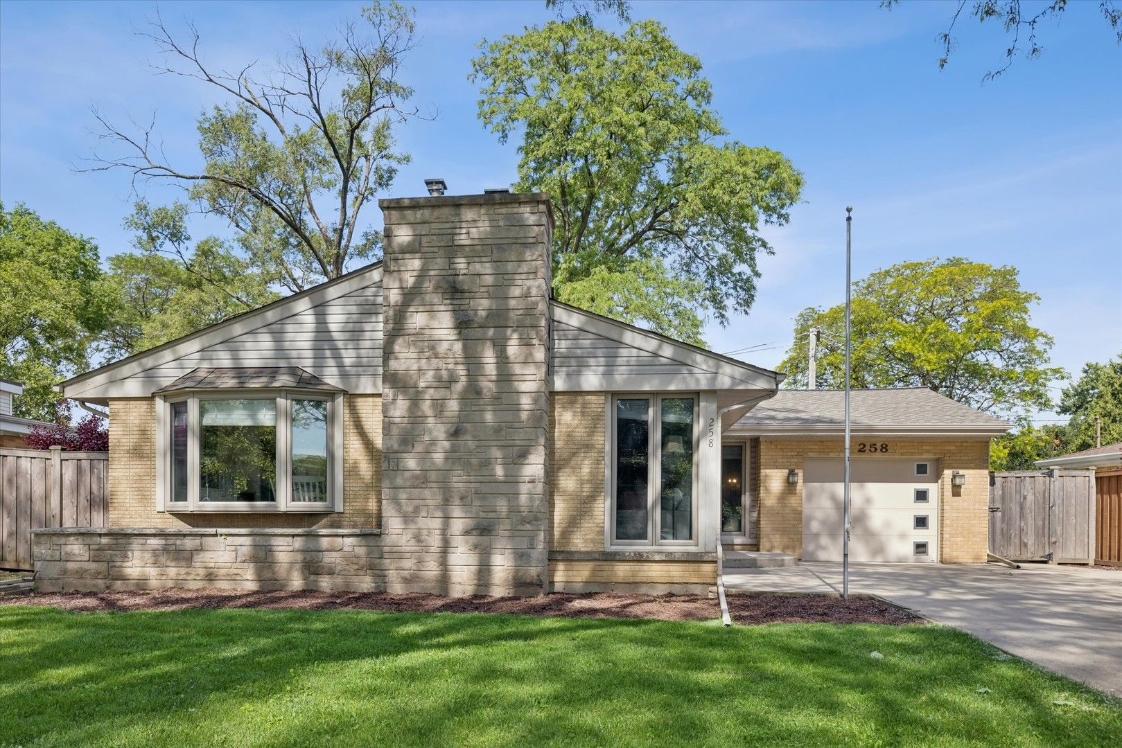 258 S Boyd Avenue — Elmhurst, IL 60126