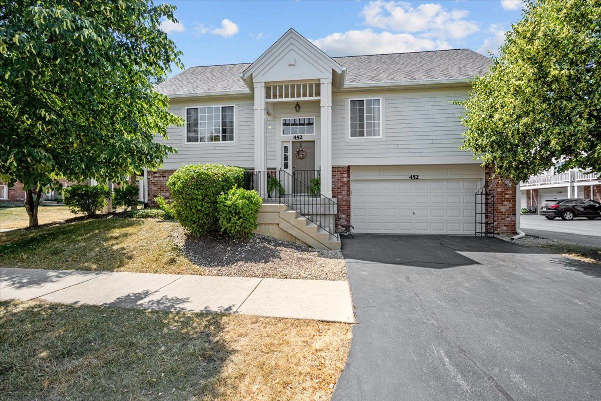452 Churchill Drive E #452 — Elgin, IL 60124
