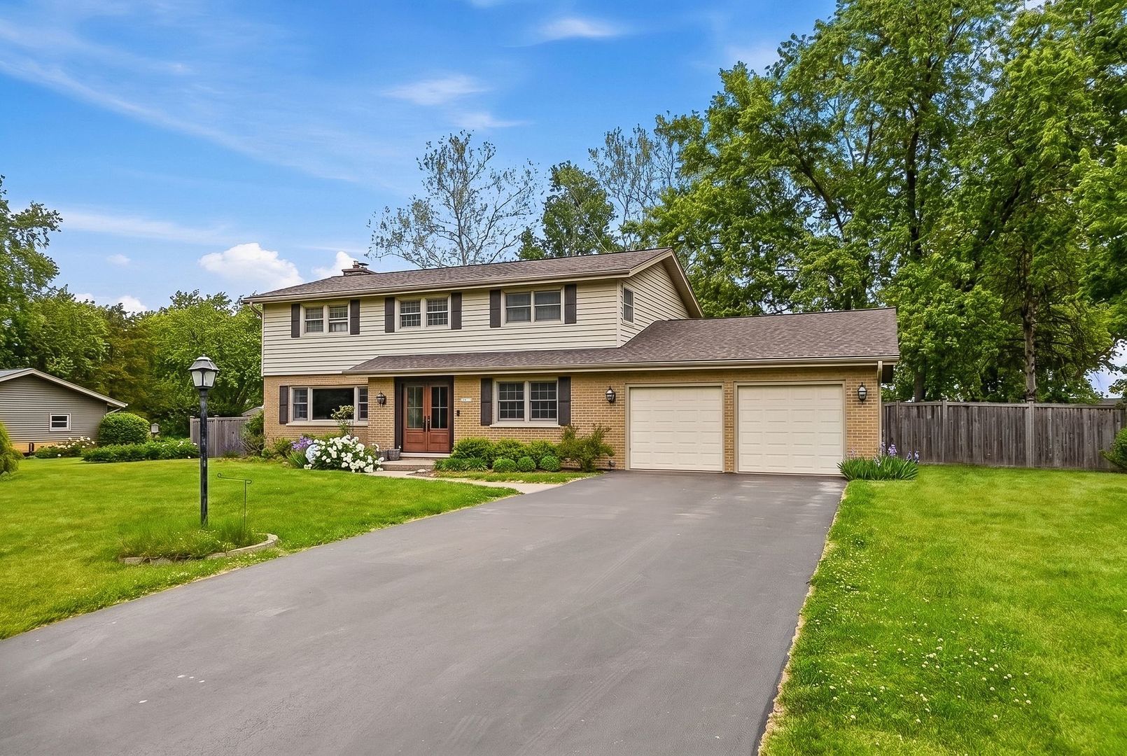 28W118 Hillview Drive — Naperville, IL 60564