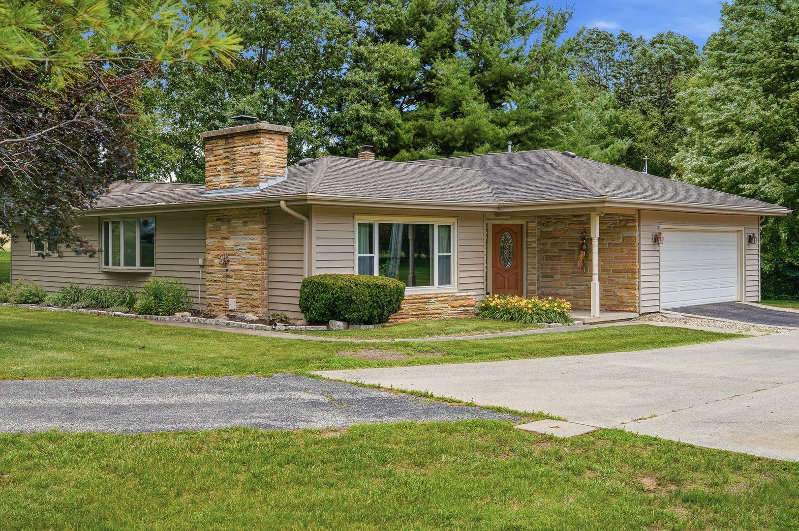 1952 Larod Drive — Dixon, IL 61021