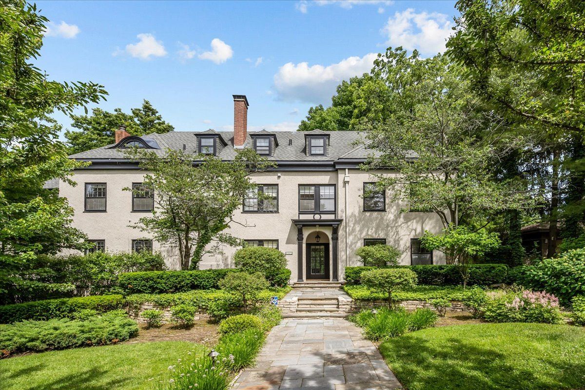 605 Arbor Vitae Road — Winnetka, IL 60093