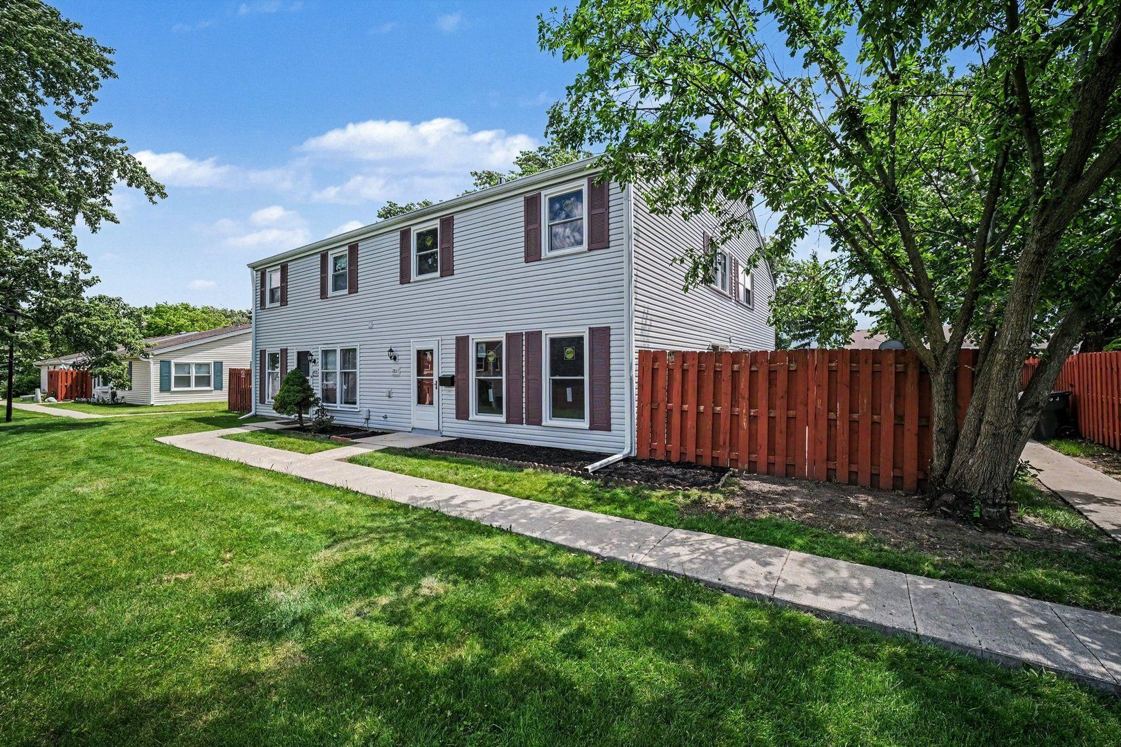 1801 Jamestown Circle — Hoffman Estates, IL 60169