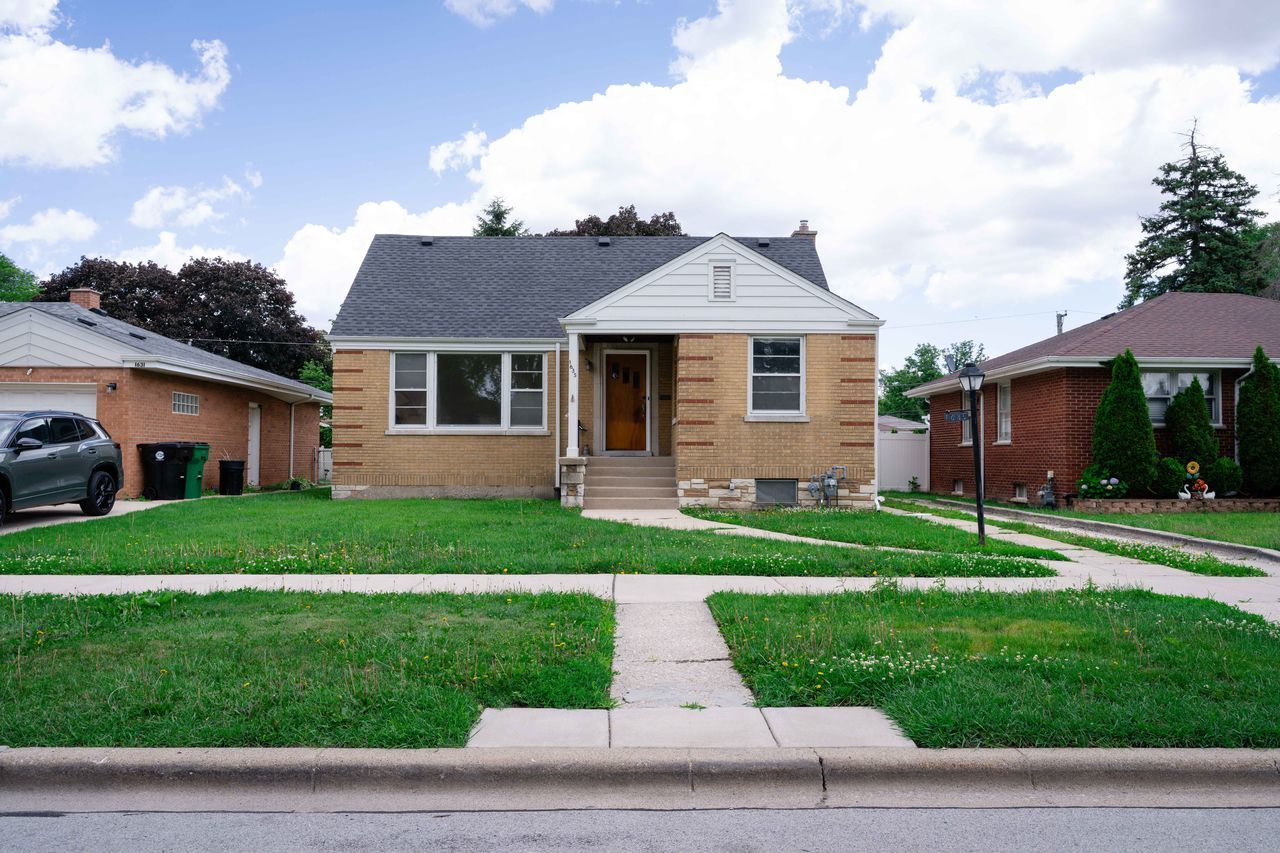1635 Downing Avenue — Westchester, IL 60154