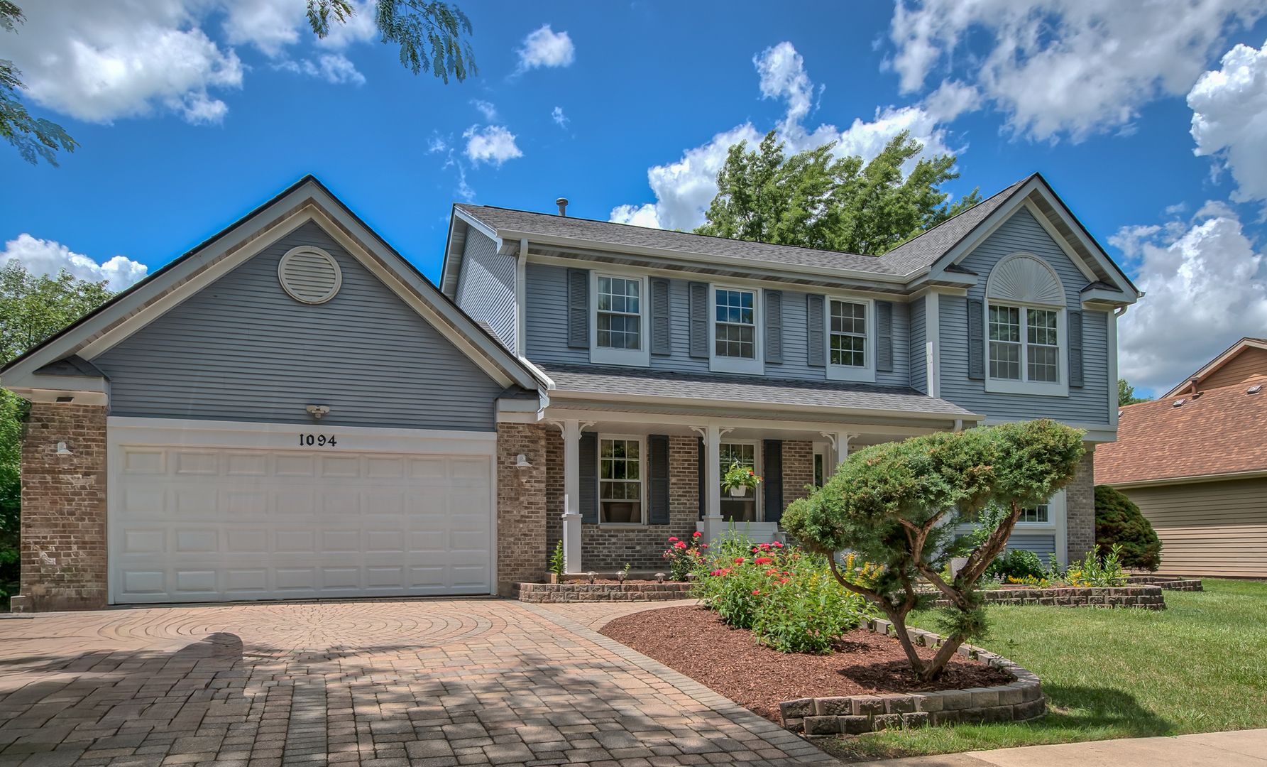1094 Oak Wood Drive — Carol Stream, IL 60188