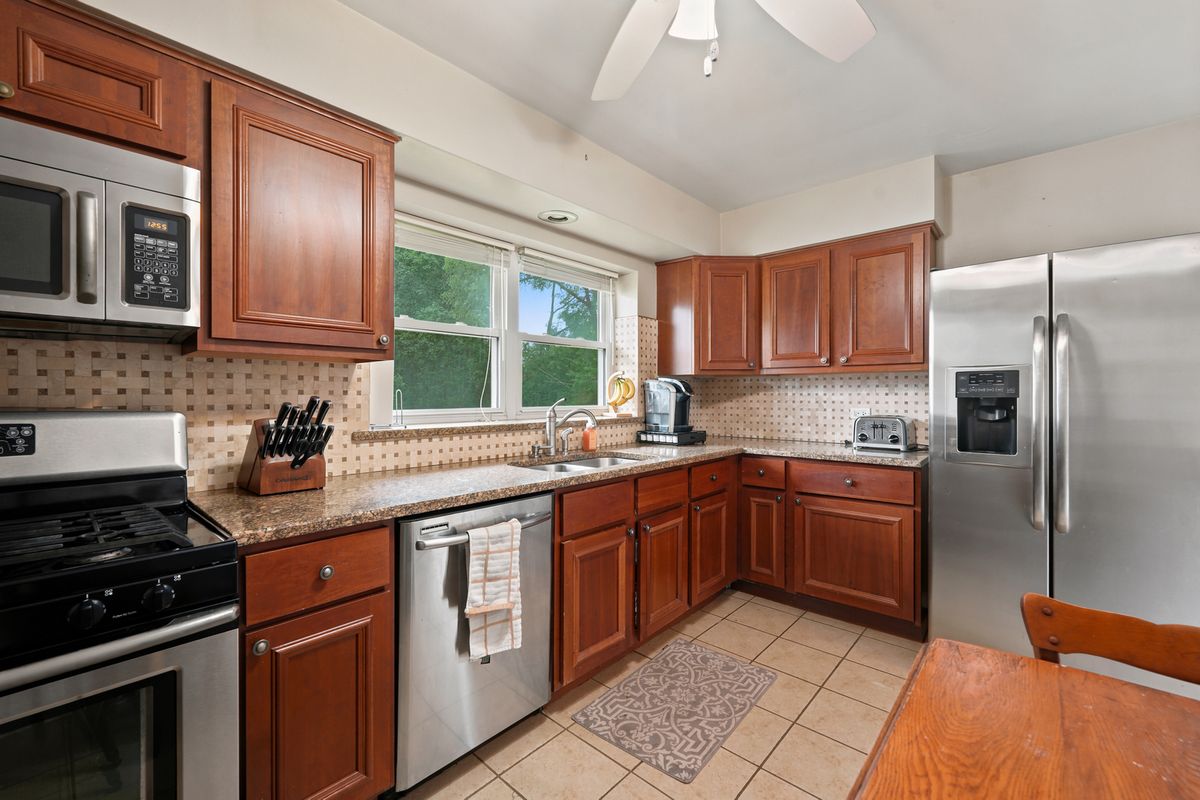 25 E Wilson Ave, Lombard, IL 60148 — photo 8