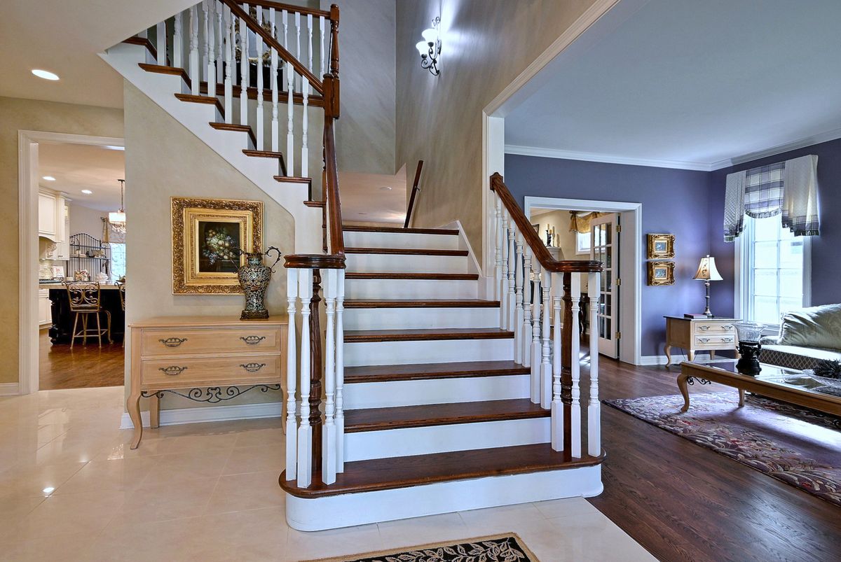 155 S Chandler Ave, Elmhurst, IL 60126 — photo 2