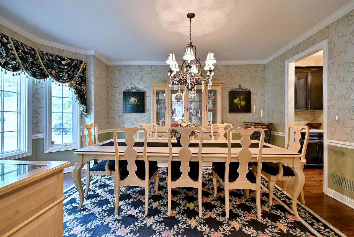 155 S Chandler Ave, Elmhurst, IL 60126 — photo 5
