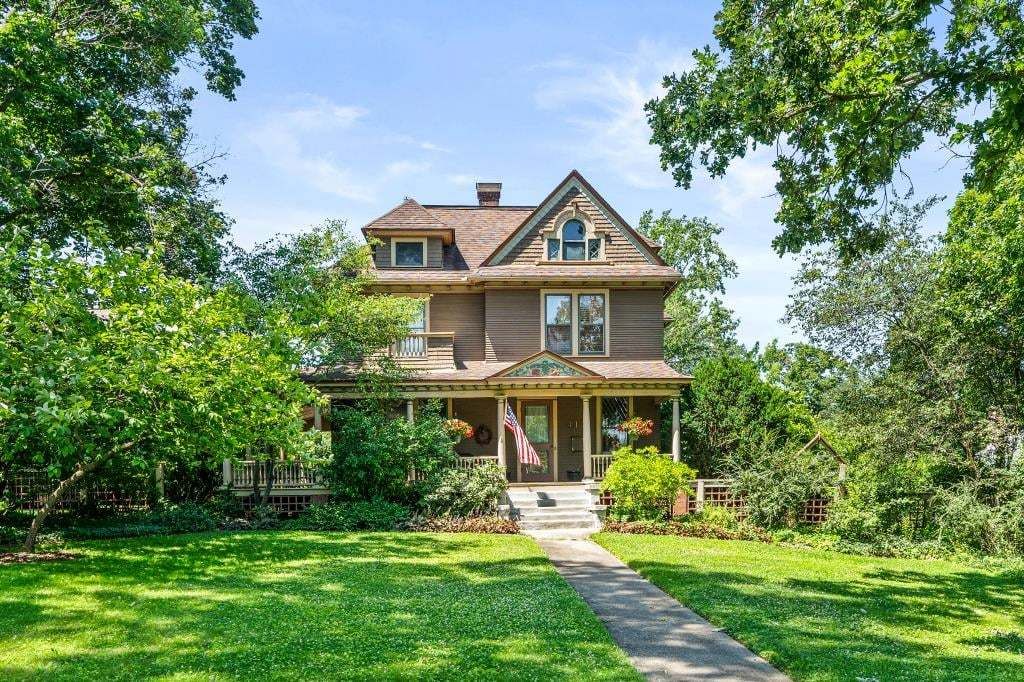 415 S 4th St, St. Charles, IL 60174
