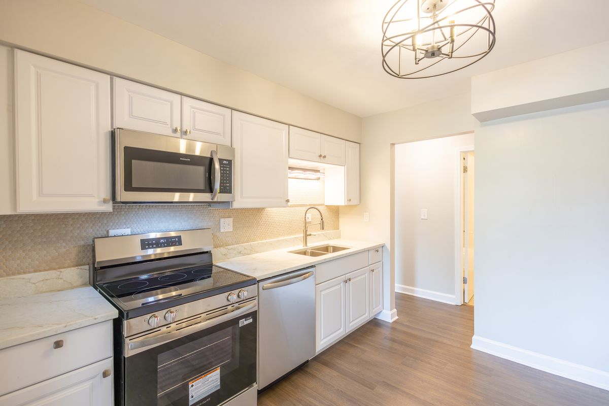 450 Raintree Ct #2B, Glen Ellyn, IL 60137 — photo 6