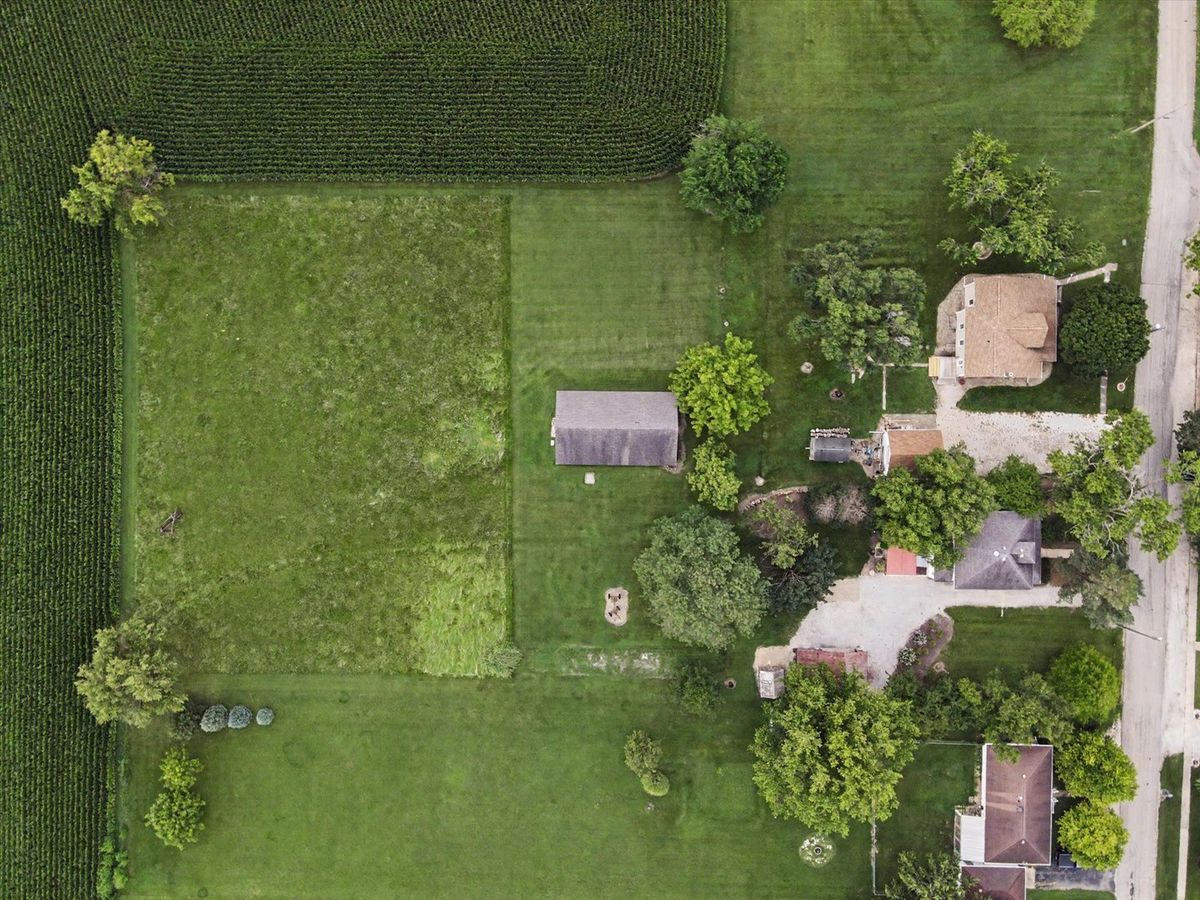 106 S Pine St, Buckley, IL 60918 — photo 2