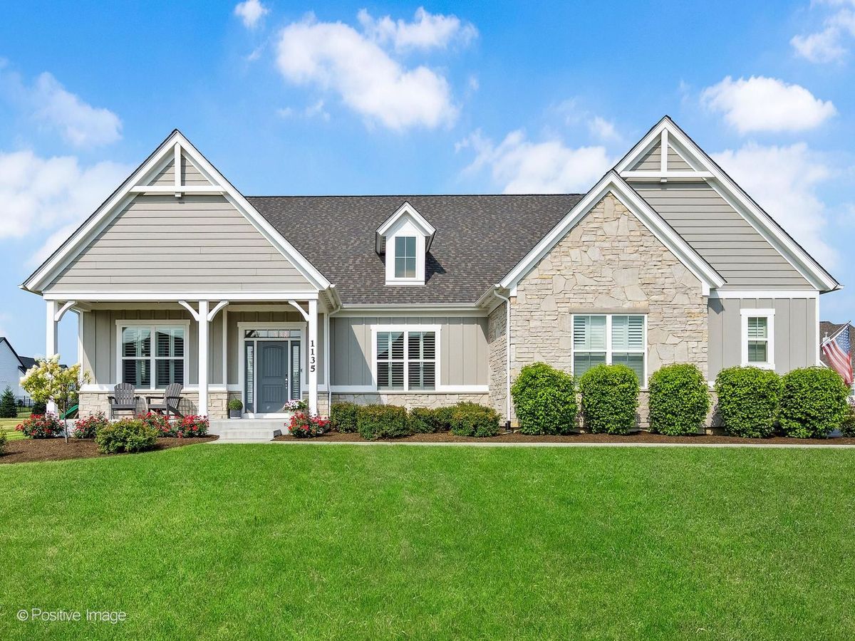 1135 Hilldale Dr, St. Charles, IL 60175