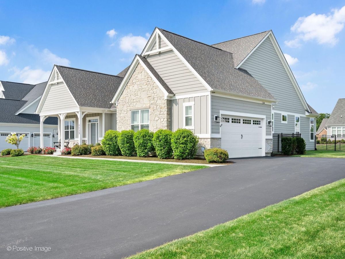 1135 Hilldale Dr, St. Charles, IL 60175 — photo 2