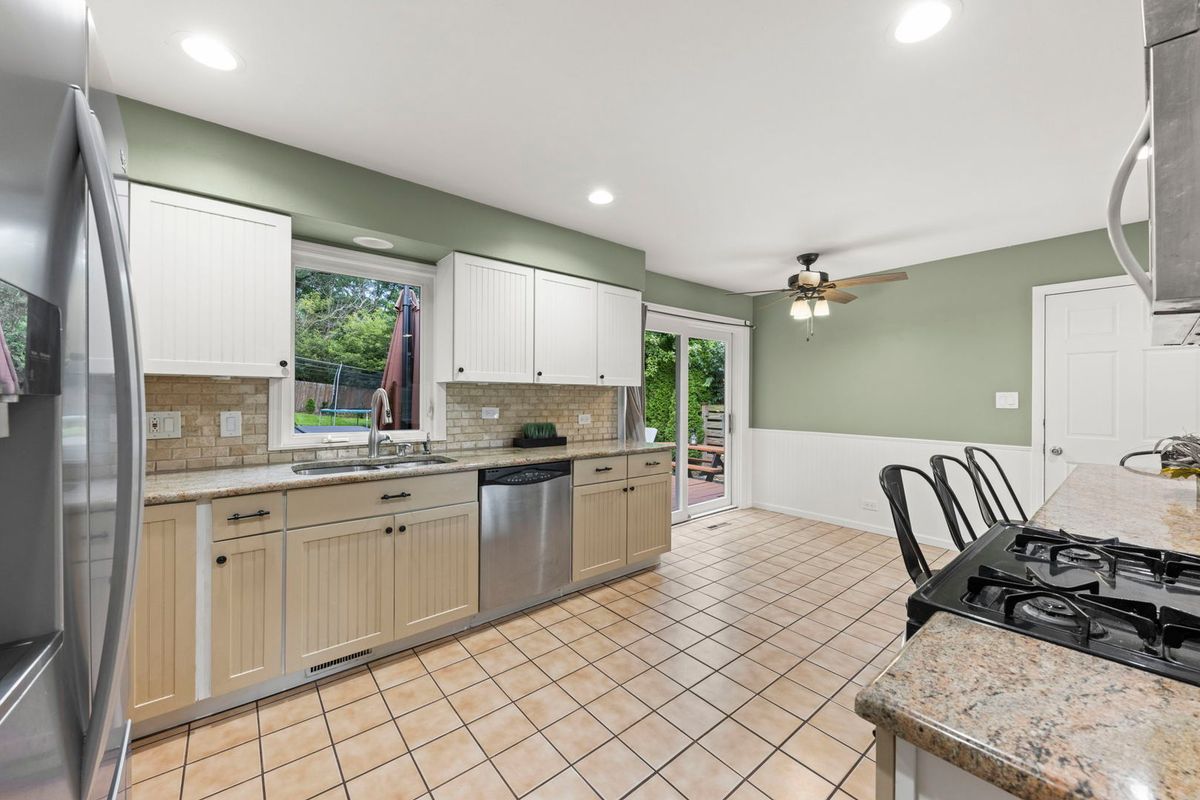 22w524 Birchwood Dr, Glen Ellyn, IL 60137 — photo 7