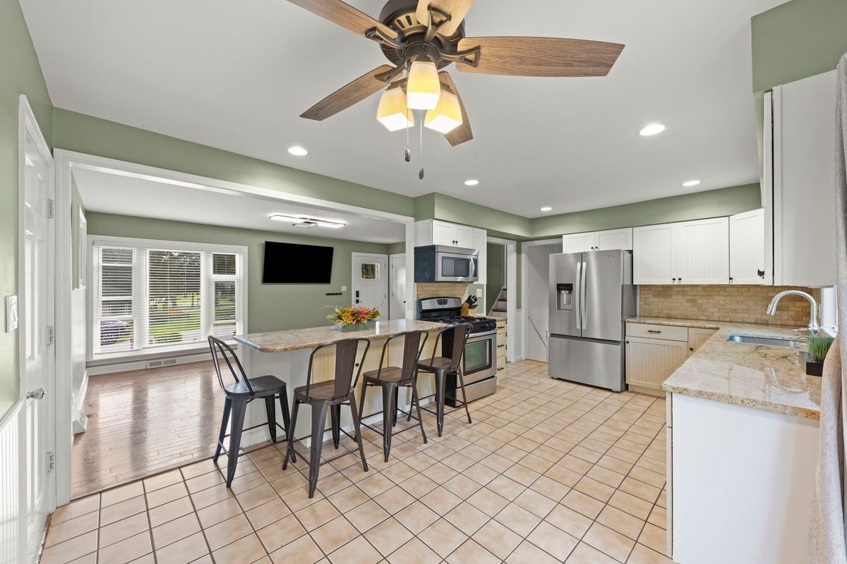 22w524 Birchwood Dr, Glen Ellyn, IL 60137 — photo 6