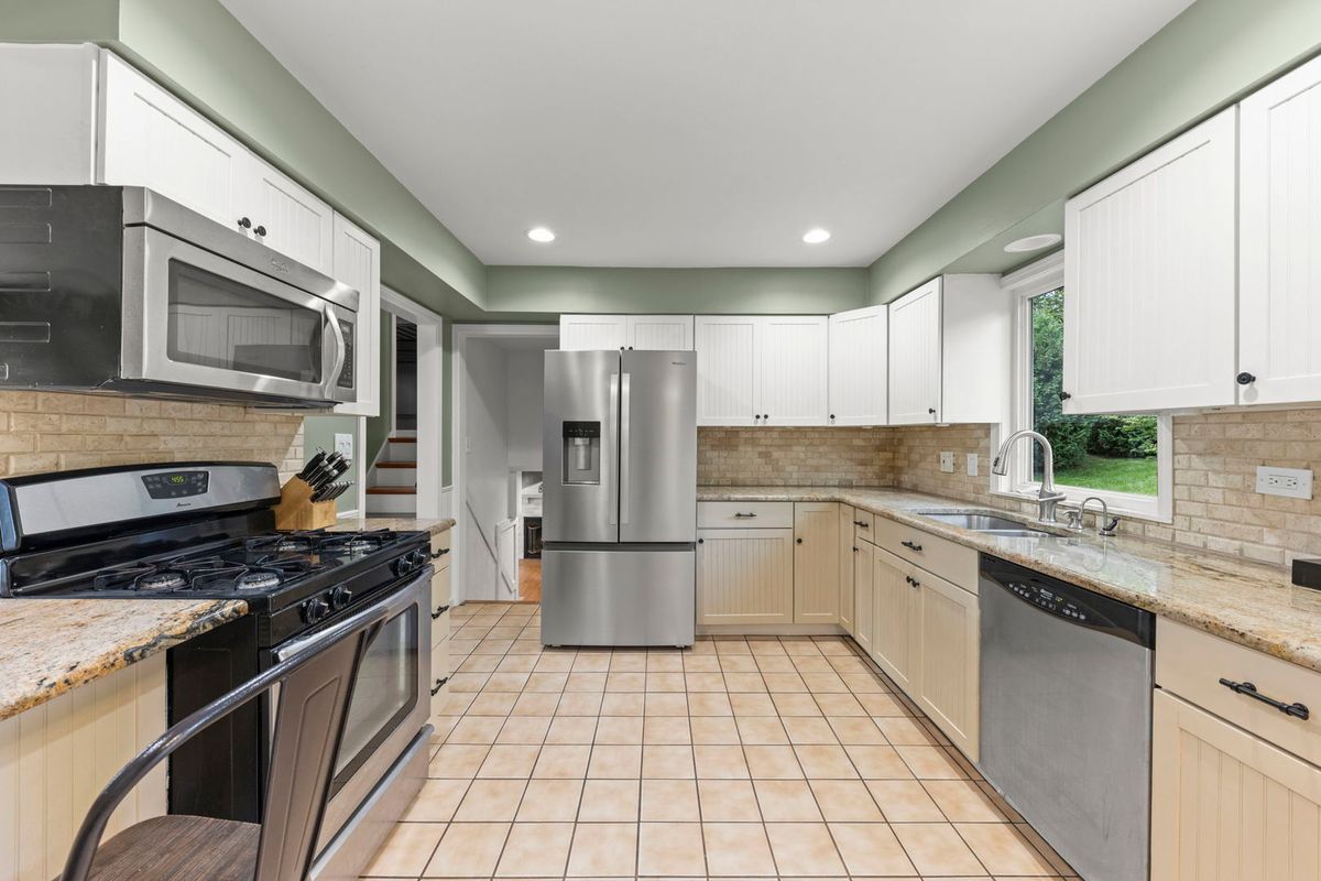 22w524 Birchwood Dr, Glen Ellyn, IL 60137 — photo 8