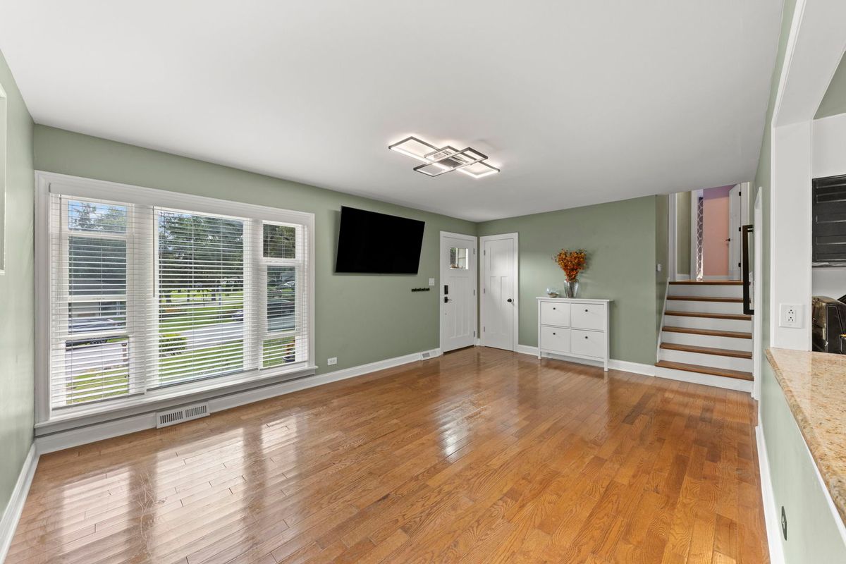22w524 Birchwood Dr, Glen Ellyn, IL 60137 — photo 3