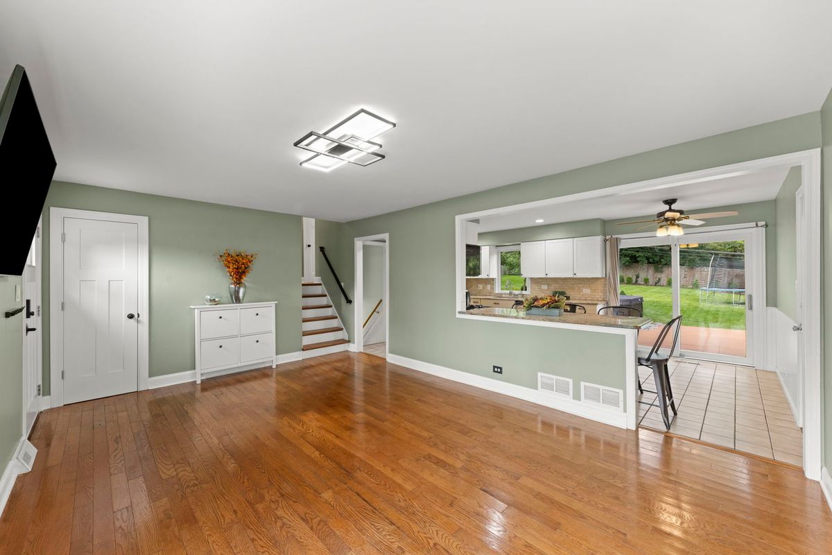 22w524 Birchwood Dr, Glen Ellyn, IL 60137 — photo 4