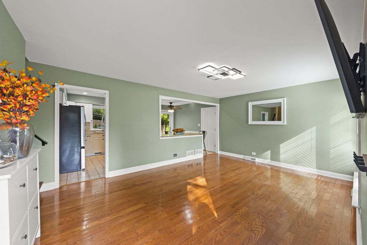 22w524 Birchwood Dr, Glen Ellyn, IL 60137 — photo 2