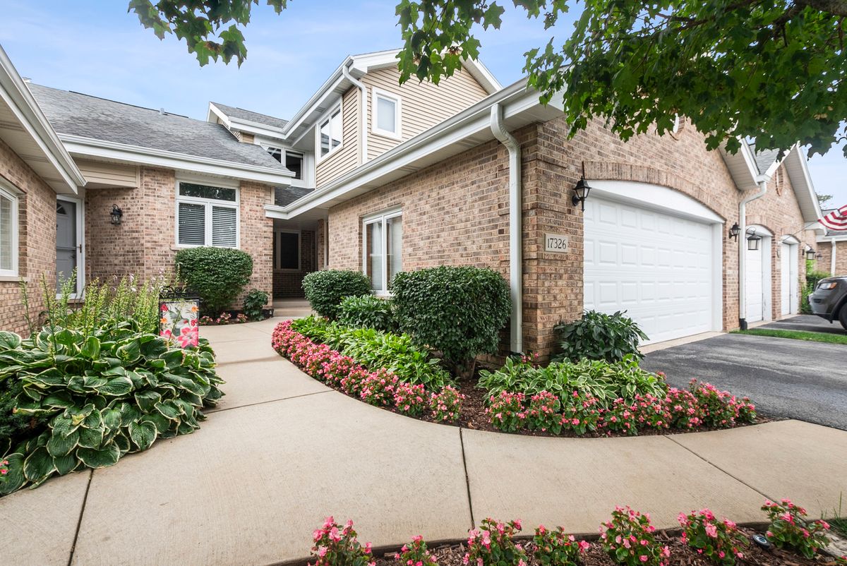 17326 Brook Crossing Ct, Orland Park, IL 60467