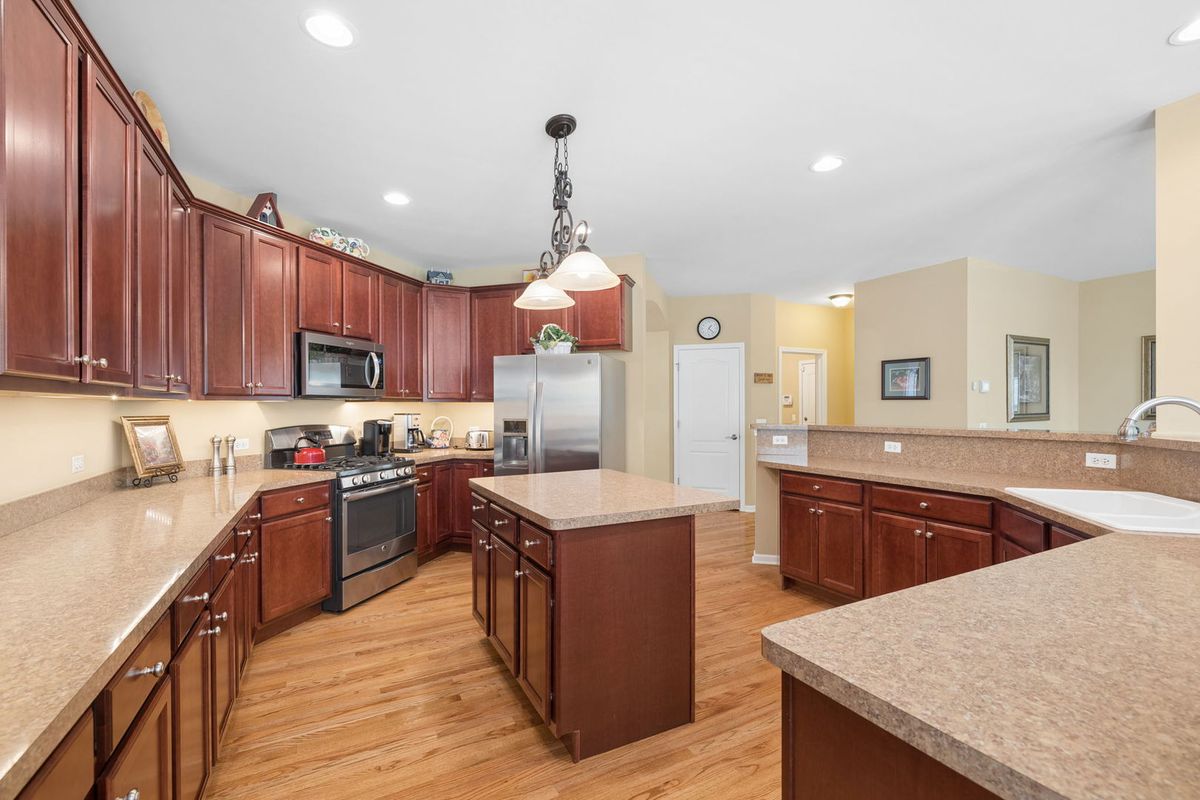 12237 Winterberry Ln, Plainfield, IL 60585 — photo 6