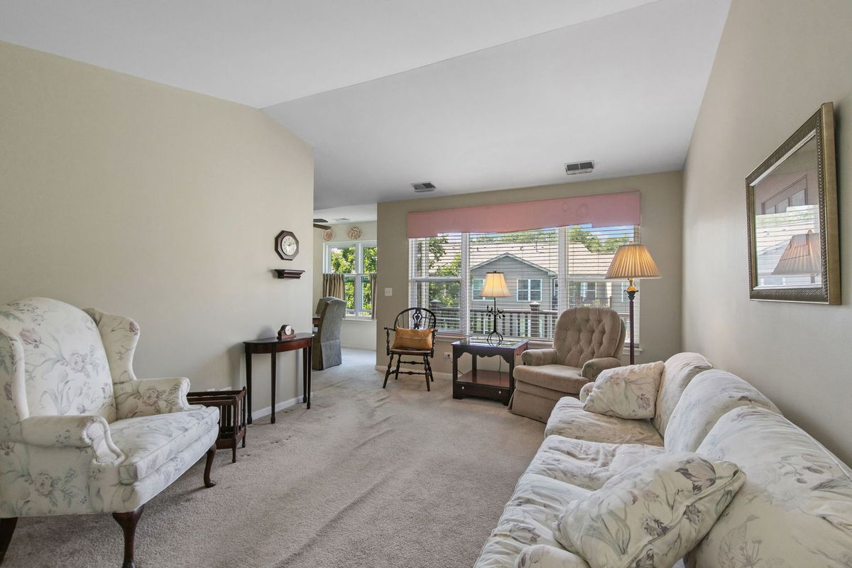 1012 Saxon Ct #C, Elgin, IL 60120 — photo 4