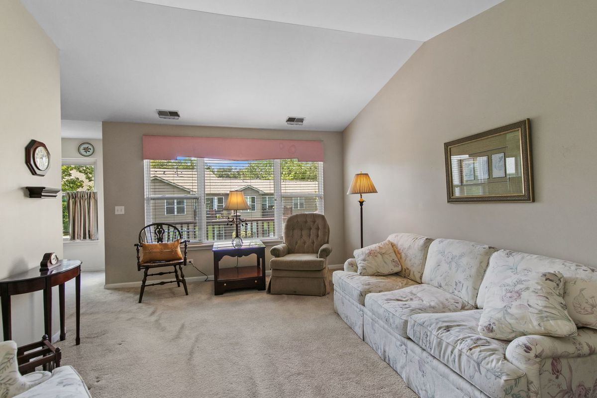 1012 Saxon Ct #C, Elgin, IL 60120 — photo 3