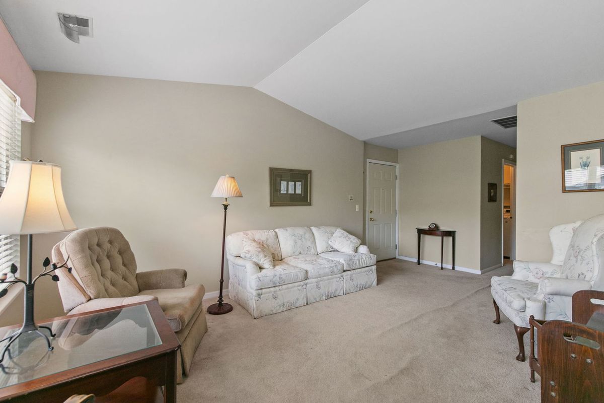 1012 Saxon Ct #C, Elgin, IL 60120 — photo 5